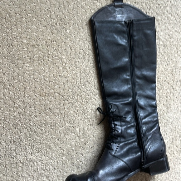 Charles David tall, black leather boots with lace up at angle. Side zip. - Picture 4 of 8